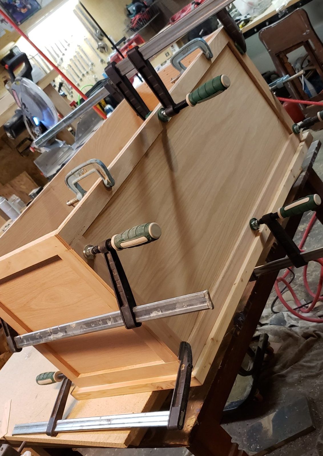 Clamping a gluing
